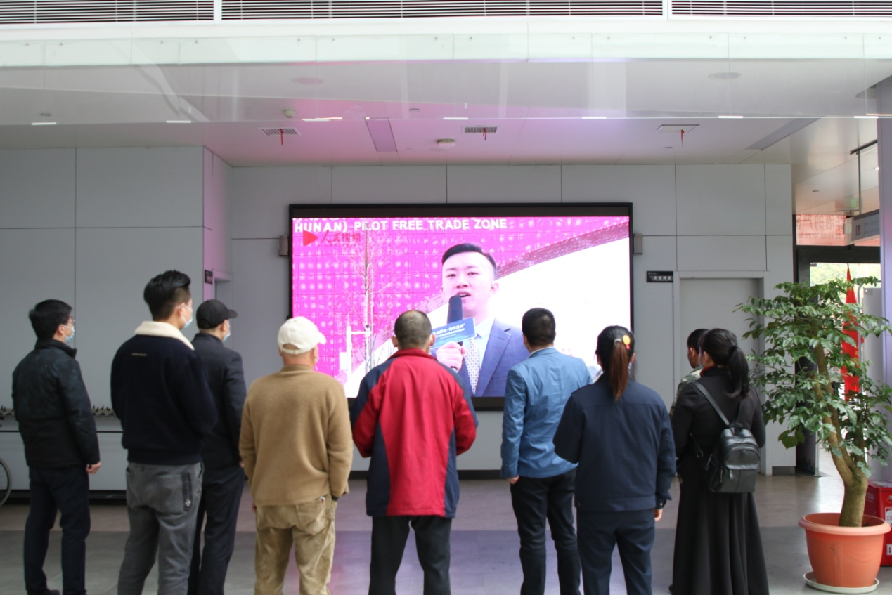 岳阳自贸区税收宣传服务月启动 税务“云团队”开展首次涉税咨询